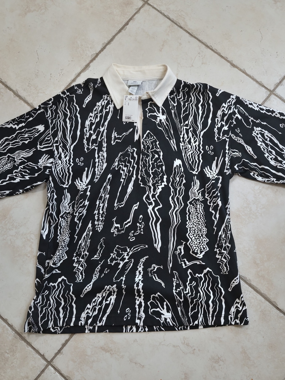 H&M White and Cream Oversized Polo with Subtle Print Size M